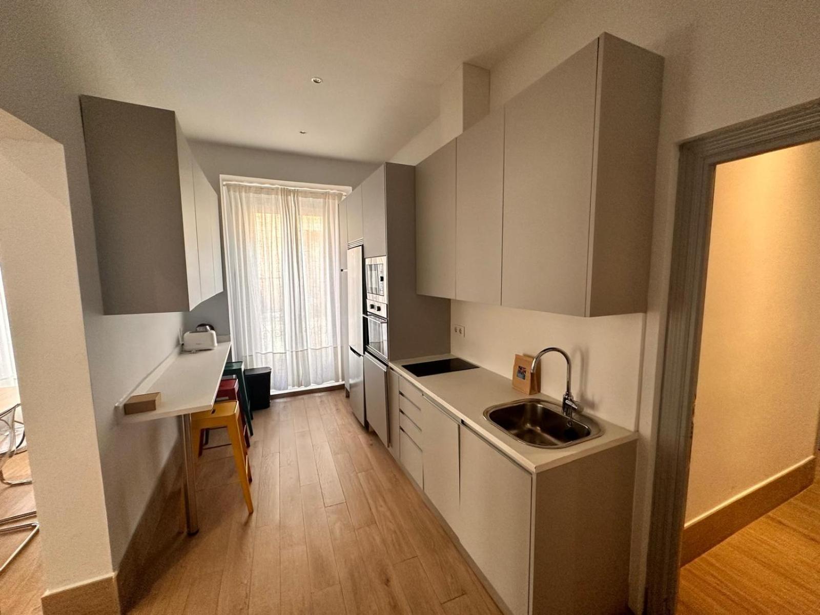 Amazing 3Bd 3Bth With 9 Balconies By Madrid4You Apartments 외부 사진