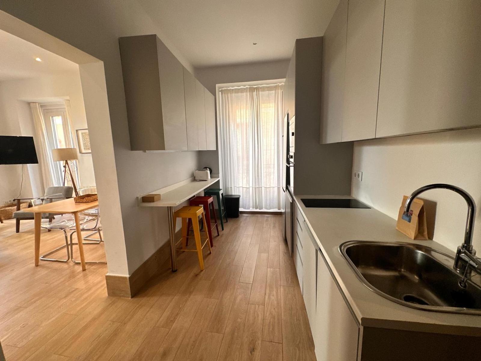 Amazing 3Bd 3Bth With 9 Balconies By Madrid4You Apartments 외부 사진