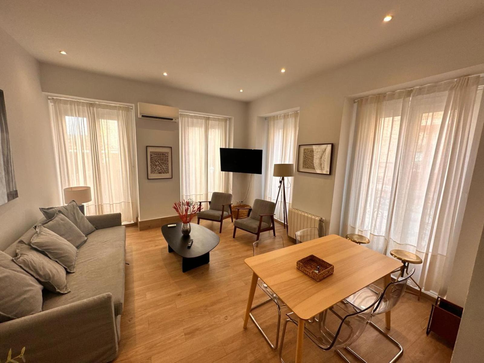 Amazing 3Bd 3Bth With 9 Balconies By Madrid4You Apartments 외부 사진